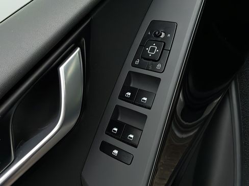 Certified 2025 Kia Niro EX FWD image 24