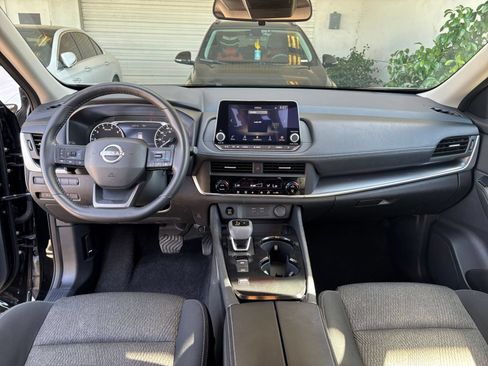 Used 2025 Nissan Rogue SV FWD image 30
