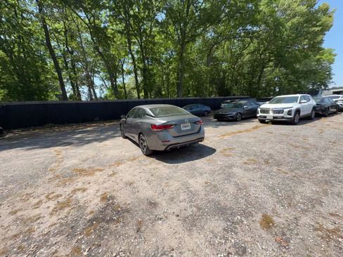 Used 2025 Nissan Sentra SV FWD image 16