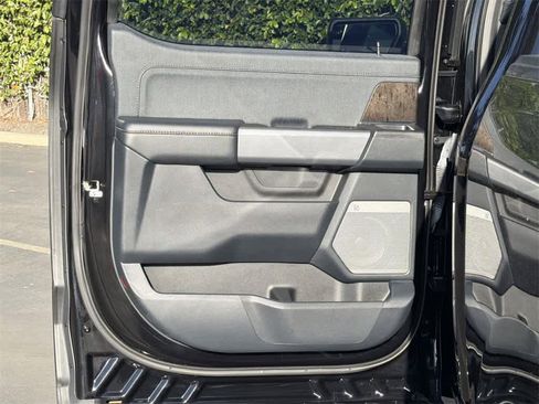 Used 2022 Ford F150 Lightning Lariat image 27