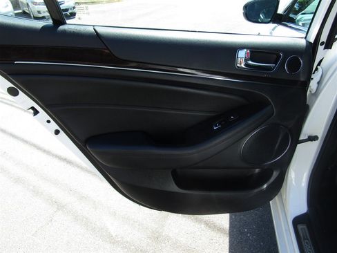 Used 2016 Kia Cadenza Limited FWD image 18