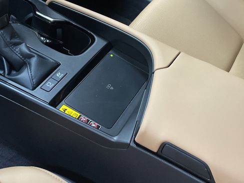 Used 2025 Lexus ES 300h w/ Premium Package image 28