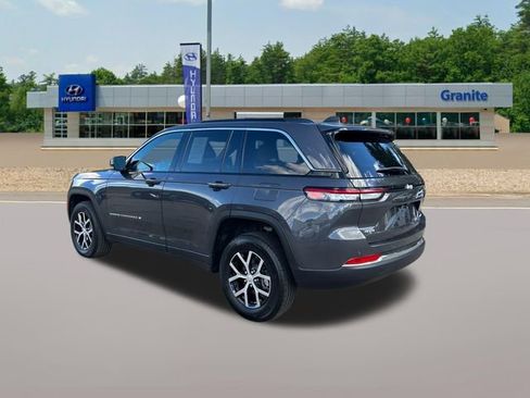 Used 2025 Jeep Grand Cherokee Limited AWD/4WD image 9