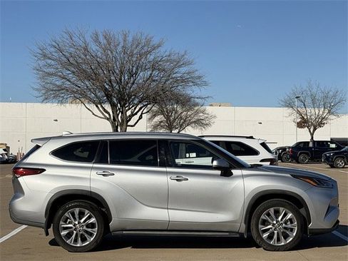 Certified 2022 Toyota Highlander Limited image 3