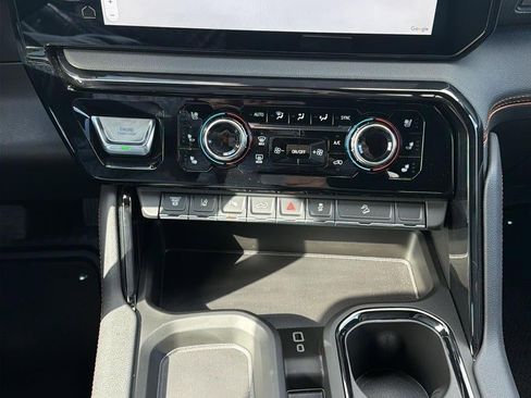 Used 2025 GMC Sierra 2500 AT4 w/ AT4 Premium Plus Package image 11