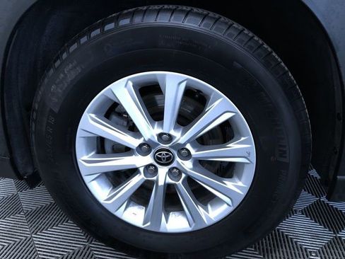 Certified 2025 Toyota Grand Highlander AWD image 16