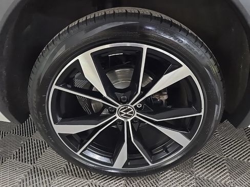 Used 2024 Volkswagen Tiguan SEL R-Line w/ MDO Package, Two-Row AWD/4WD image 16