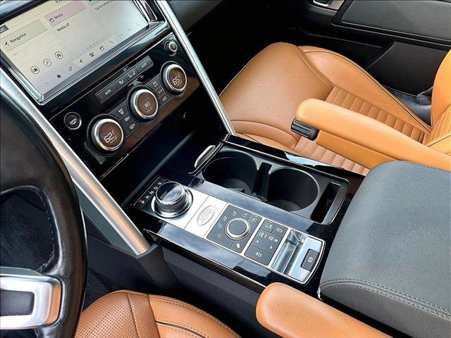 Used 2018 Land Rover Discovery HSE AWD/4WD image 14