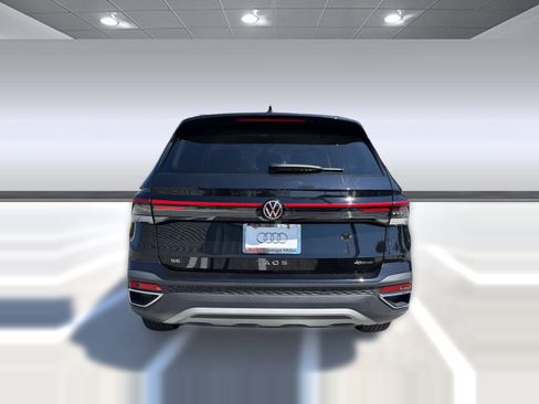 Used 2025 Volkswagen Taos SE AWD/4WD image 10