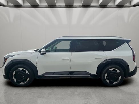 Used 2024 Kia EV9 Land AWD/4WD image 3