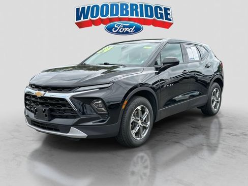 Used 2024 Chevrolet Blazer LT image 2