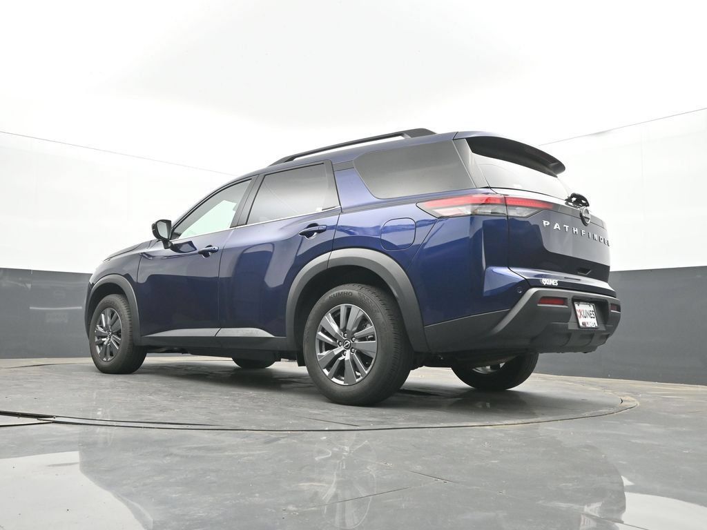 Used 2025 Nissan Pathfinder SV FWD image 50