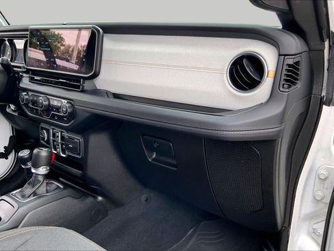 Used 2024 Jeep Wrangler Unlimited Sahara AWD/4WD image 19