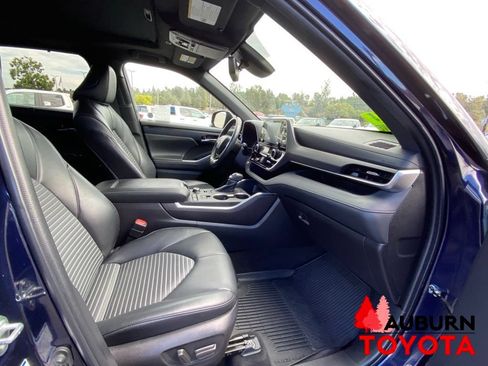 Used 2022 Toyota Highlander XSE AWD/4WD image 16