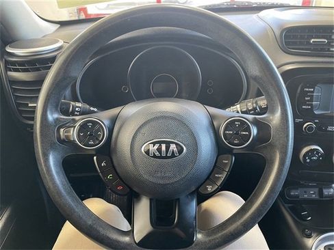 Used 2015 Kia Soul + image 11