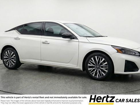 Used 2025 Nissan Altima 2.5 SV FWD image 1