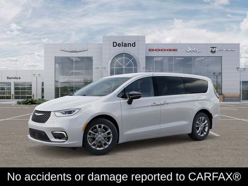 New 2026 Chrysler Pacifica Select image 2