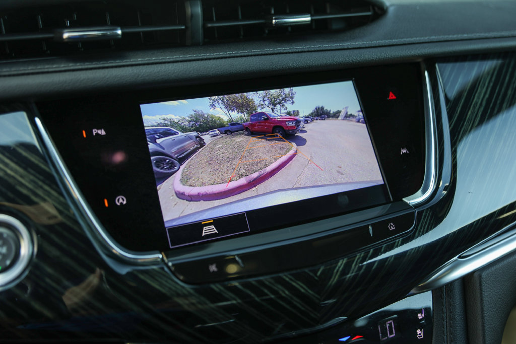 Used 2025 Cadillac XT6 Premium Luxury FWD image 17