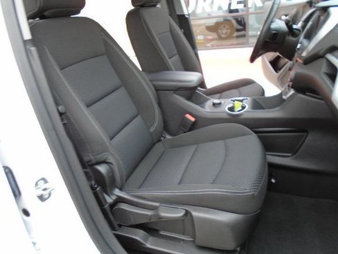 Used 2024 GMC Terrain SLE image 12