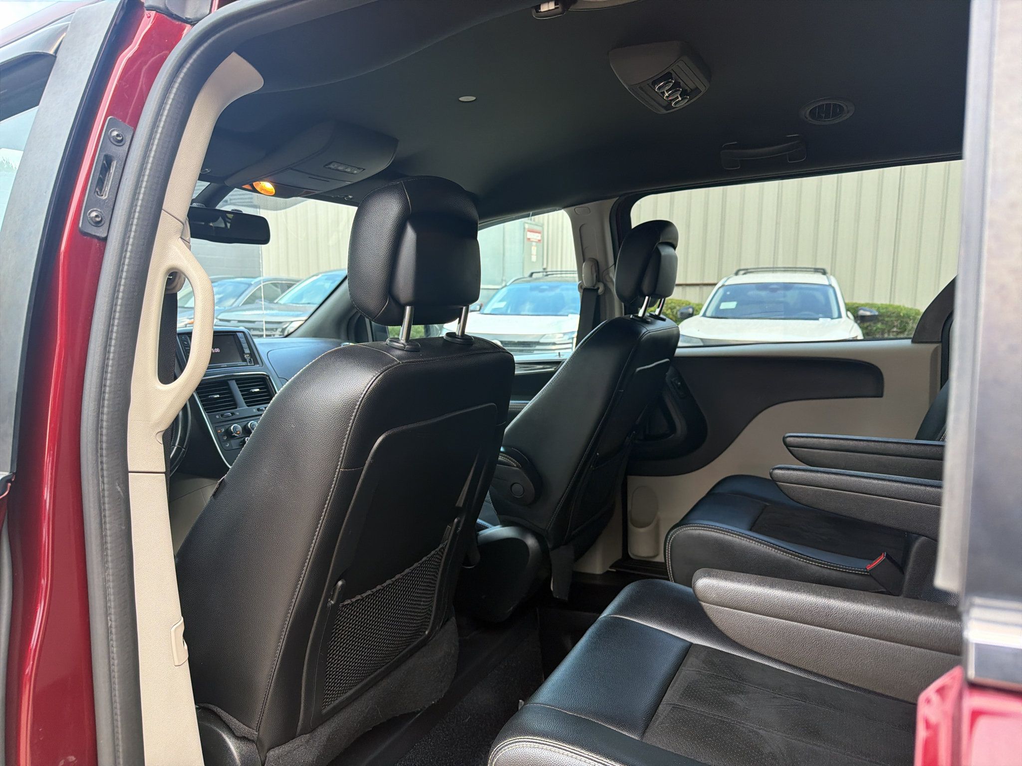 Used 2019 Dodge Grand Caravan SXT FWD image 12