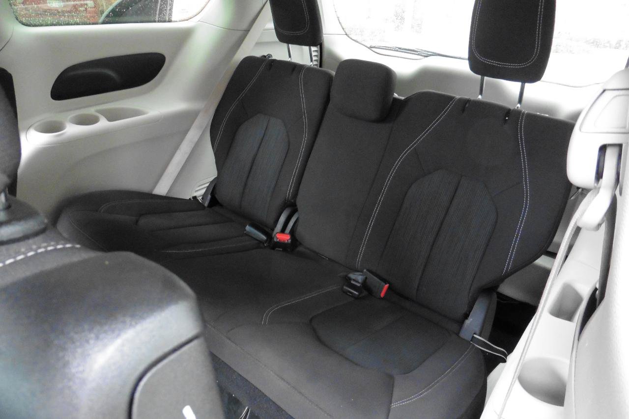 Used 2022 Chrysler Voyager LX FWD image 5