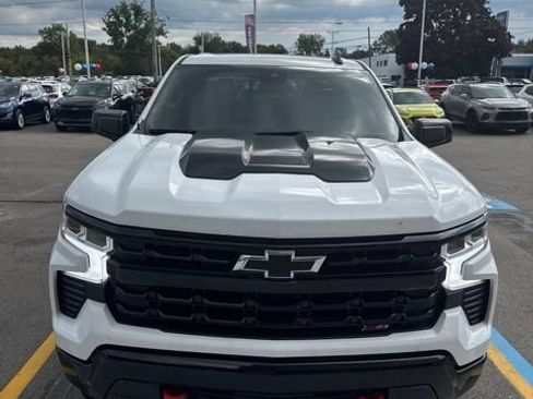 Used 2024 Chevrolet Silverado 1500 LT Trail Boss w/ Convenience Package II AWD/4WD image 2
