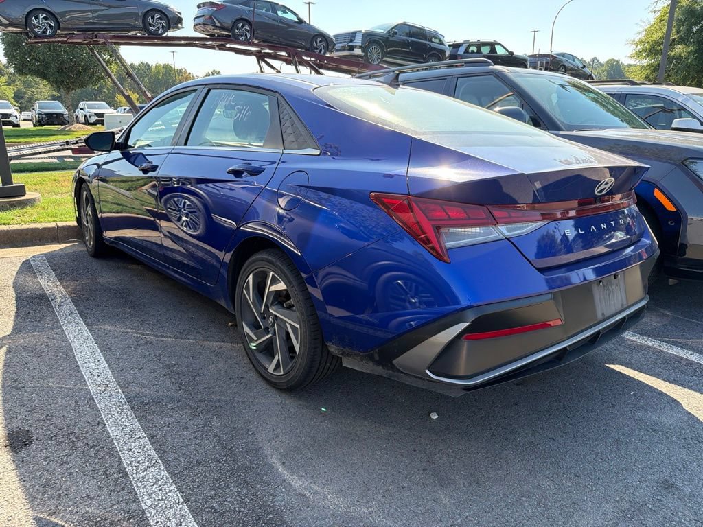 Used 2025 Hyundai Elantra SEL FWD image 4