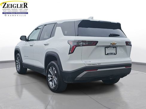 Used 2025 Chevrolet Equinox LT AWD/4WD image 7