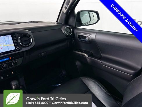 Used 2023 Toyota Tacoma TRD Sport w/ TRD Premium Sport Package AWD/4WD image 27