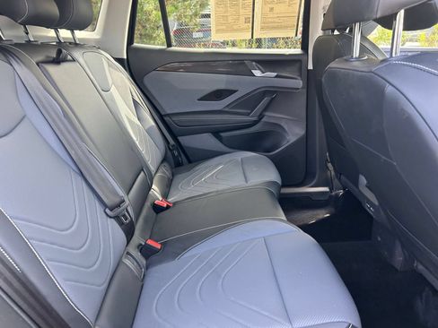 Used 2026 Volkswagen Tiguan SE AWD/4WD image 24