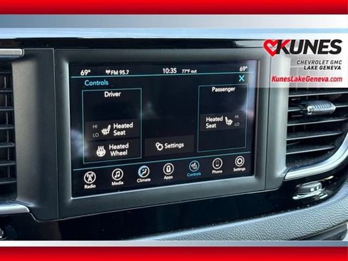 Used 2019 Chrysler Pacifica Touring-L FWD image 32