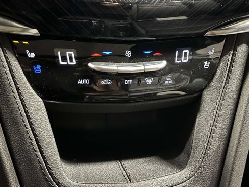 Used 2023 Cadillac XT6 Premium Luxury w/ Technology Package AWD/4WD image 29
