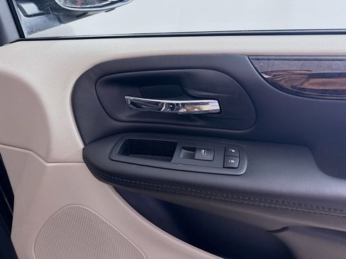 Used 2016 Dodge Grand Caravan SE w/ Quick Order Package 29E SE image 27