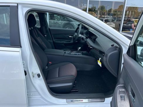 New 2026 Nissan Sentra SR w/ Floor Mat Package FWD image 38