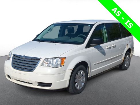 Used 2010 Chrysler Town & Country LX FWD image 4