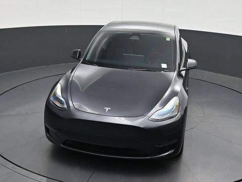Used 2024 Tesla Model Y Long Range AWD/4WD image 25