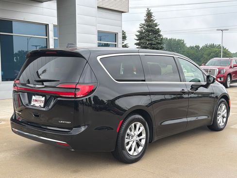 Used 2026 Chrysler Pacifica Limited FWD image 7