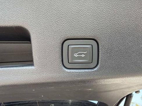 Used 2025 GMC Acadia Elevation w/ Elevation Premium Package FWD image 33