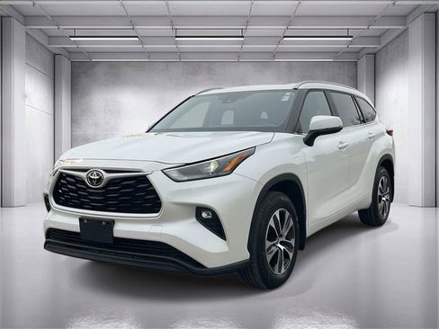 Used 2023 Toyota Highlander XLE image 8