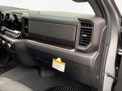 Used 2026 GMC Sierra 1500 SLE w/ Preferred Package image 18