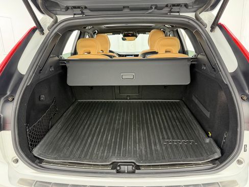 Used 2019 Volvo XC60 T6 Inscription w/ Protection Package Premier AWD/4WD image 37