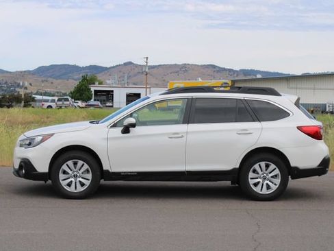 Used 2019 Subaru Outback 2.5i Premium AWD/4WD image 3