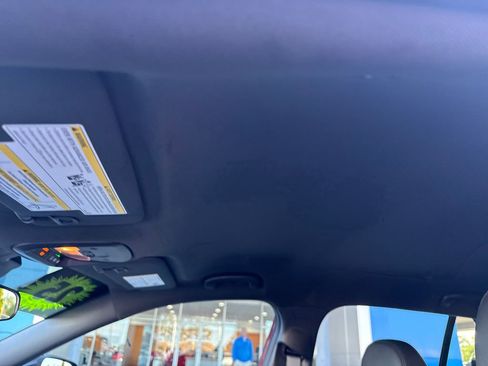 Used 2025 Chevrolet Trax RS image 25