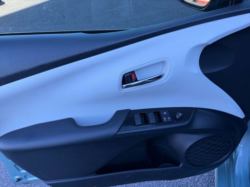 Used 2022 Toyota Prius LE image 13