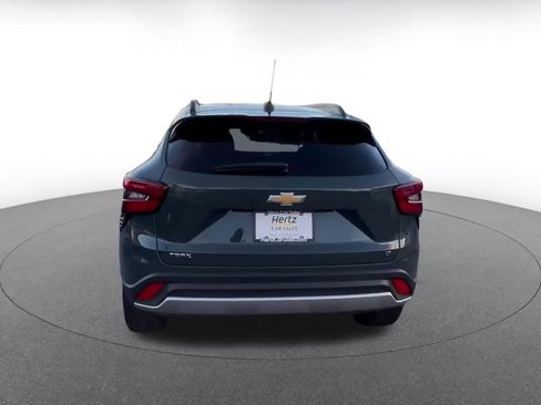Used 2025 Chevrolet Trax LT image 12