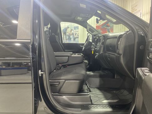 Used 2020 Chevrolet Silverado 2500 Custom w/ Custom Value Package AWD/4WD image 15