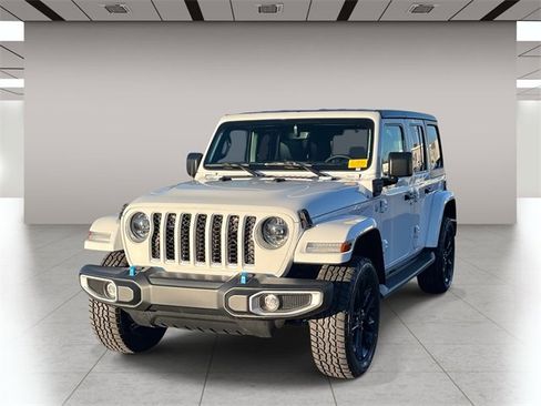 Used 2023 Jeep Wrangler Unlimited Sahara w/ Cold Weather Group image 8