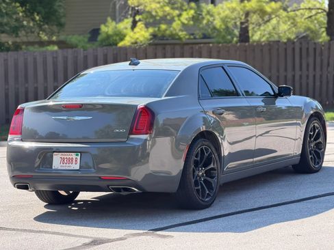 Used 2019 Chrysler 300 Touring w/ Sport Appearance Package RWD image 6