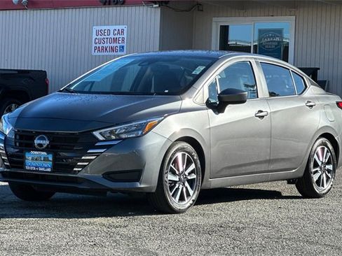 Used 2025 Nissan Versa SV image 8