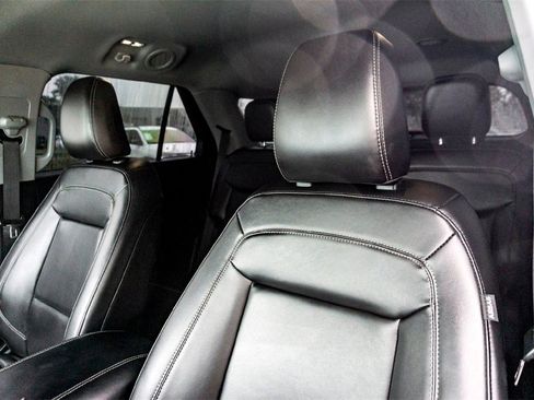 Used 2023 Ford Explorer XLT w/ Equipment Group 202A image 13